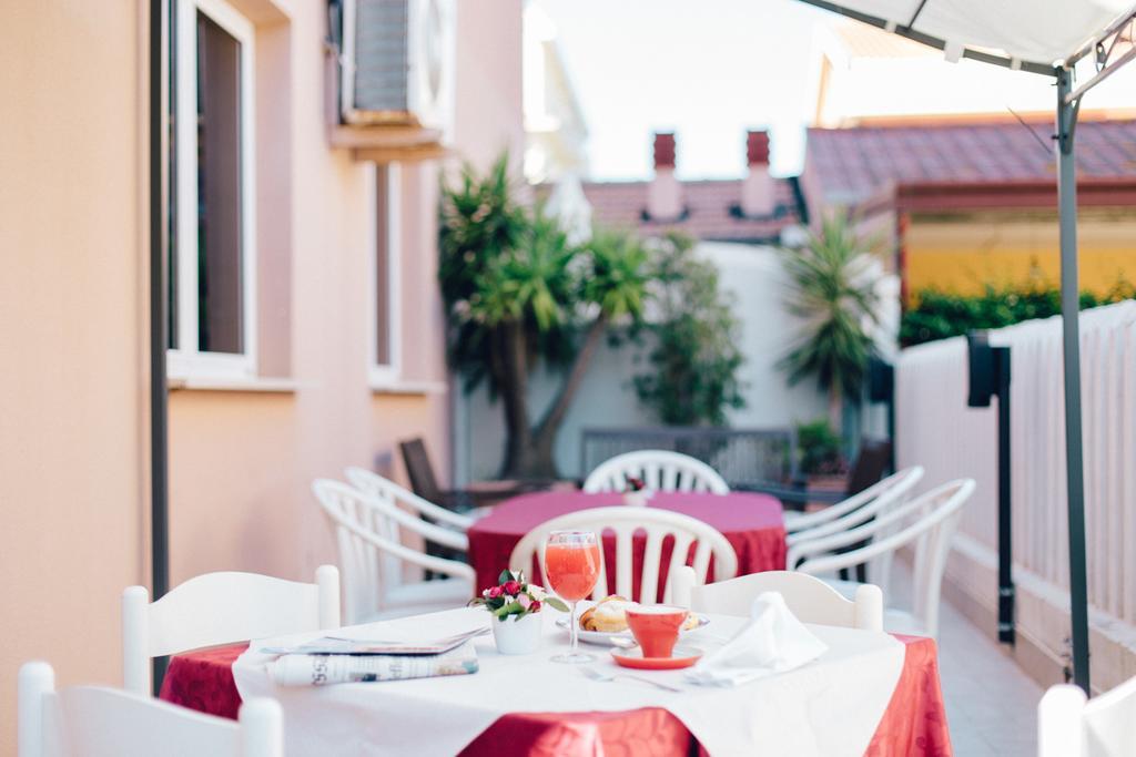 Hotel Roma Pineto Exterior foto